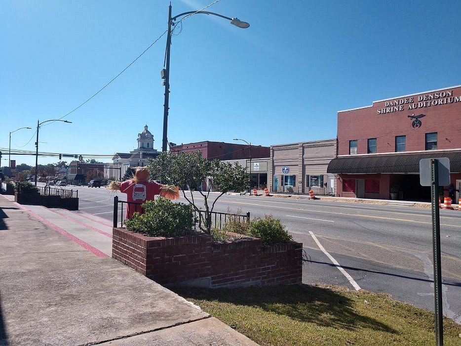 train depot road view