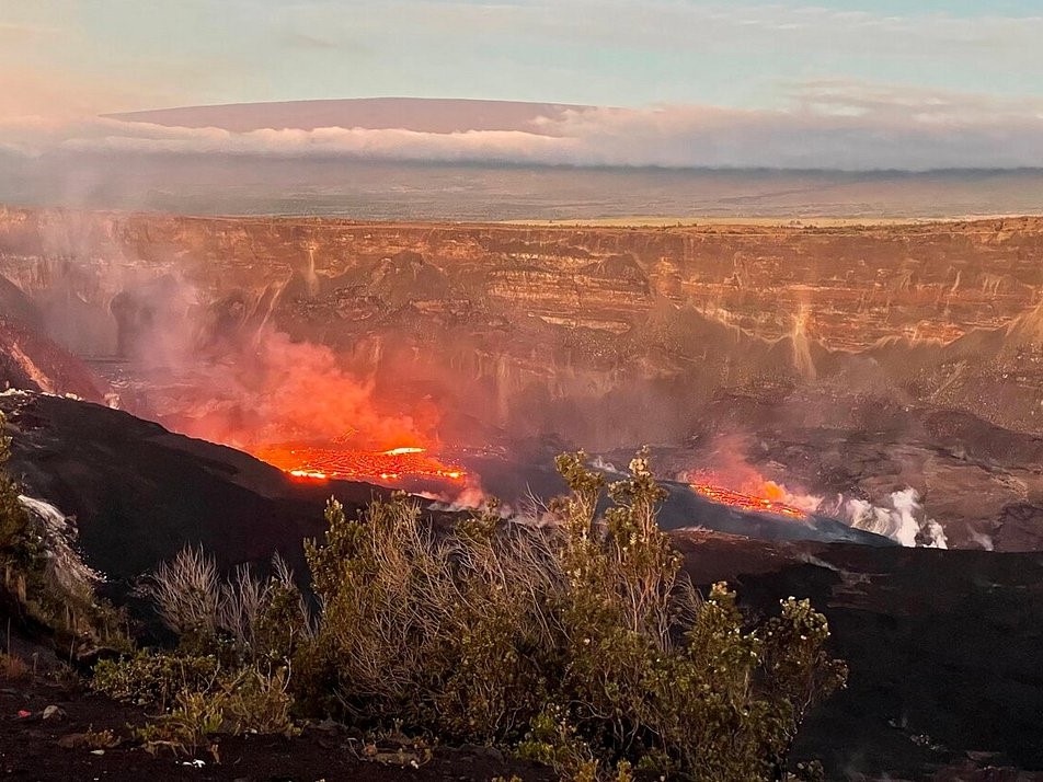Keanakākoʻi Crater