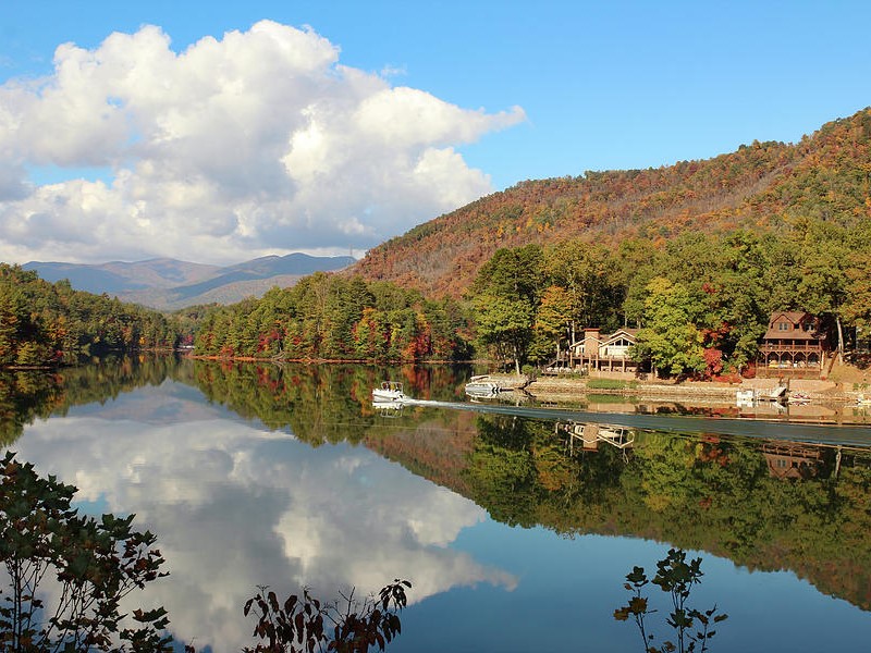 lake santeetlah near treehouse resorts