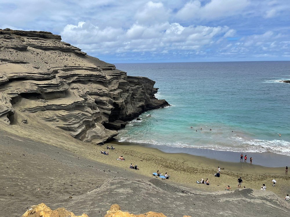 Papakōlea Green Sand Beach; big island hikes