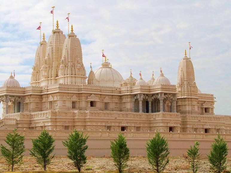 Things to Do in North Georgia: Baps Shri Swaminarayan Mandir Exterior