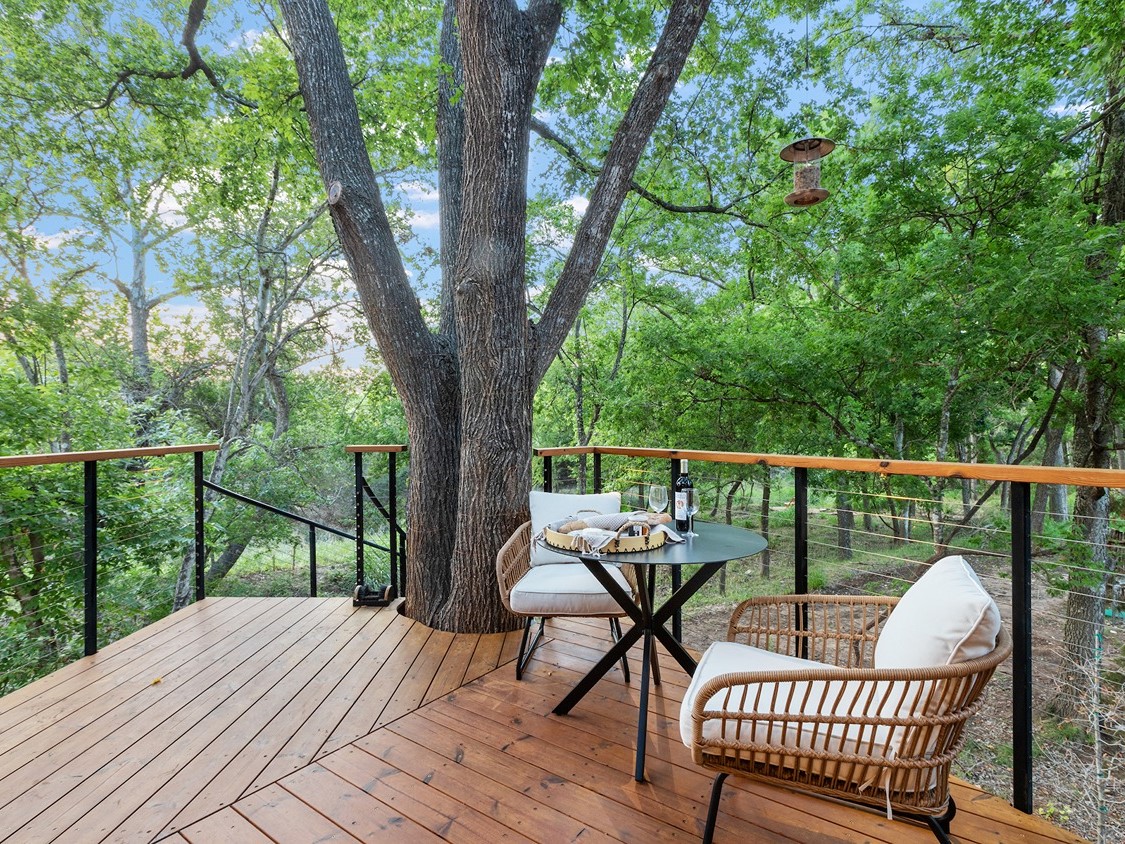 Enchanting Treehouse Resorts [Top 4 Hotels] - Nook Outdoors