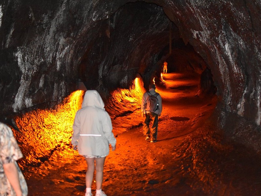 thurston lava tube interior