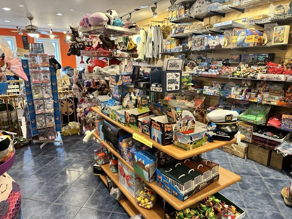 Bar Harbor Attractions: Little Village Gifts