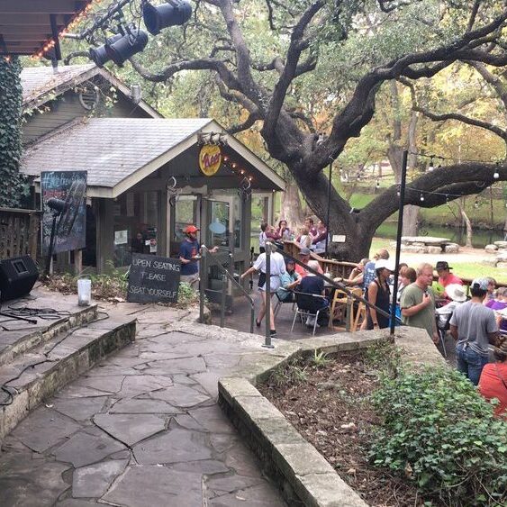 Chill's on the Creek, wimberley restaurants