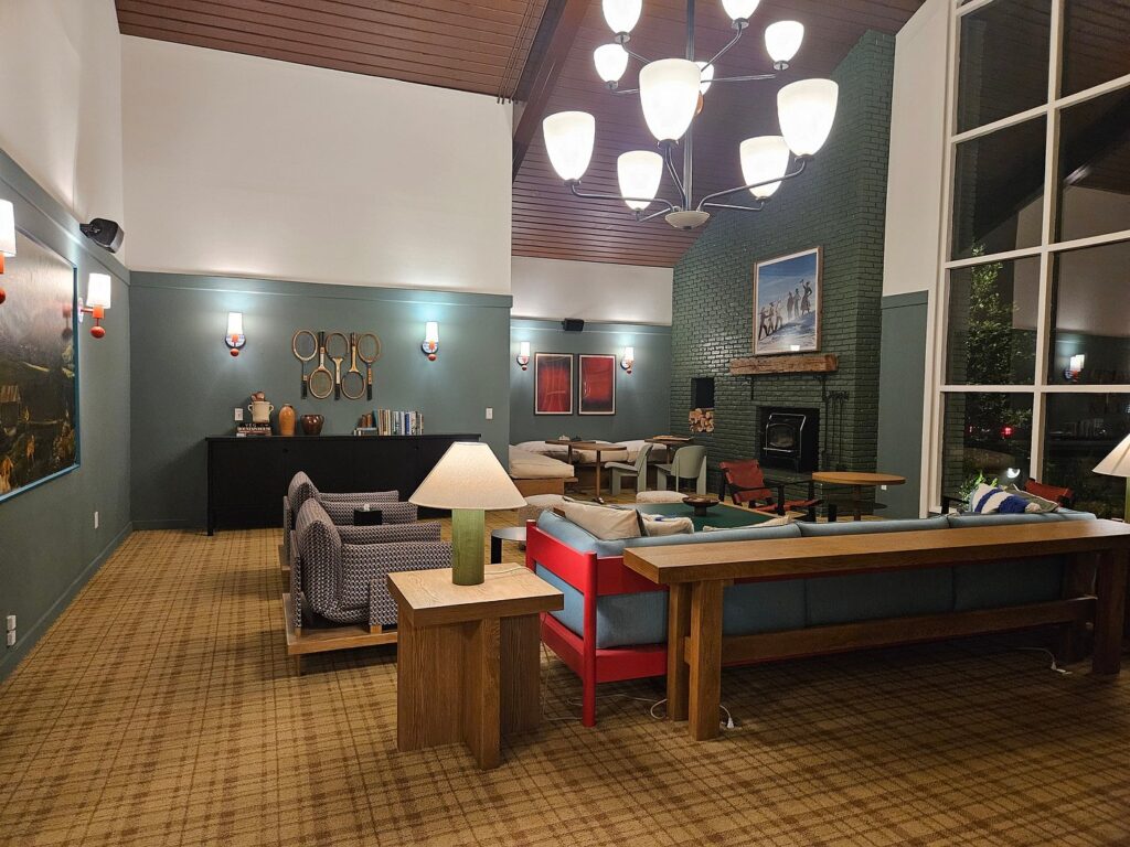 Outbound Stowe Vermont Ski Resort Lounge
