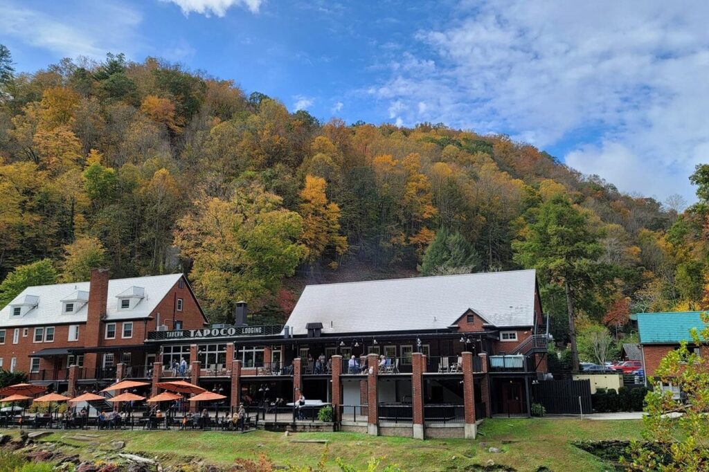 Tapoco Lodge in the Fall