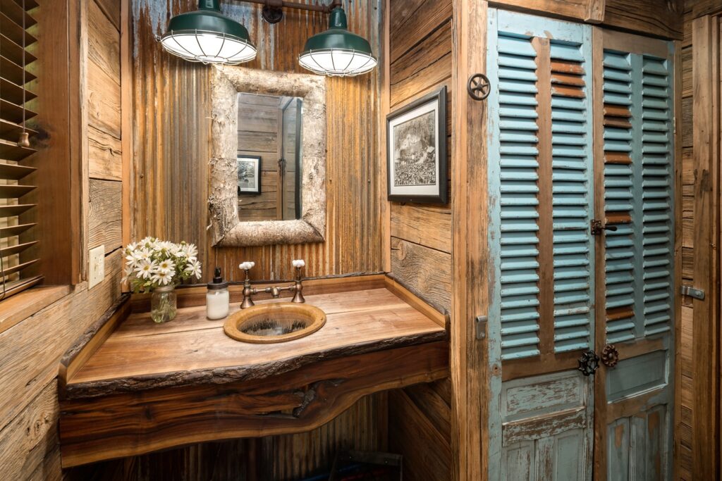 Huffman Creek Retreat Barn Bathroom