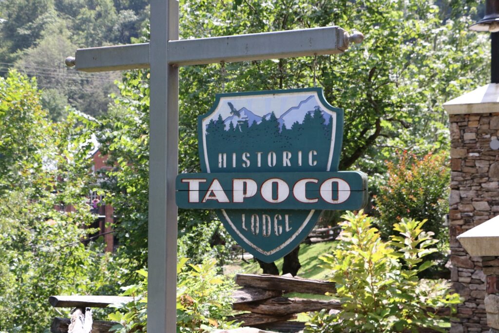 Tapoco Lodge Sign