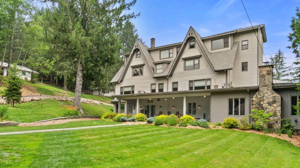 Cool Hotels in Upstate New York - Boarding House