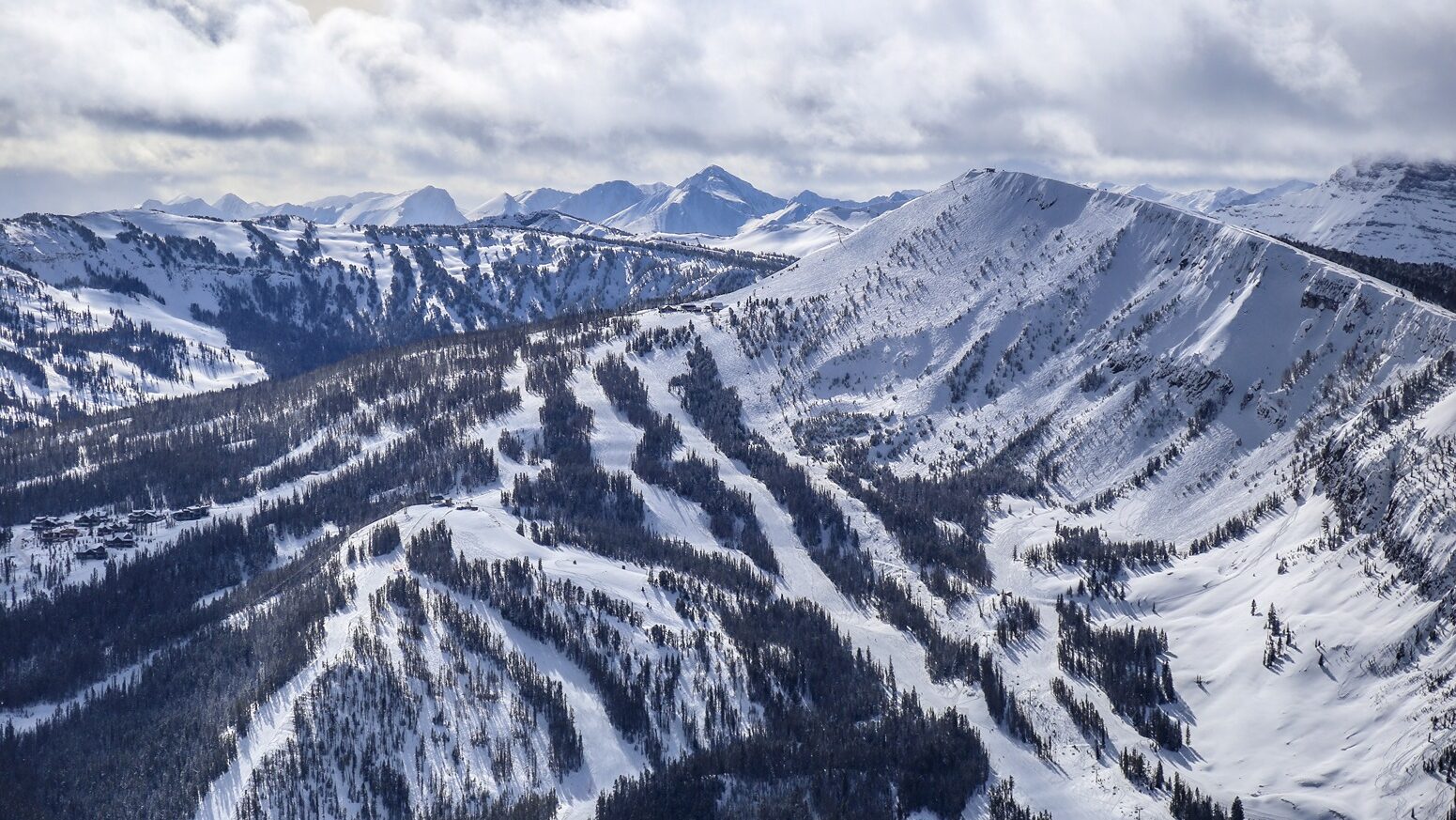 Skiing on Winter Trips to Yellowstone