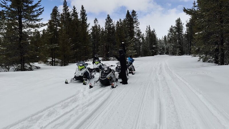 Snowmobile Rentals on Yellowstone Winter Trips