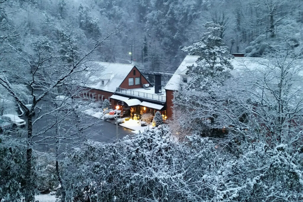 Snowy Tapoco Lodge