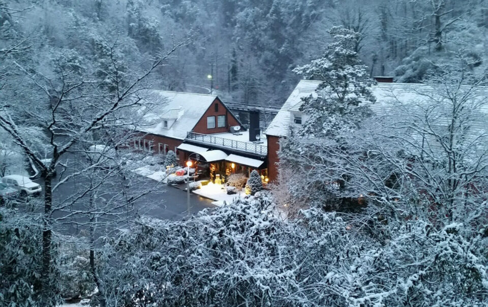 Best Christmas Cabin Getaways for a Cozy Holiday Escape