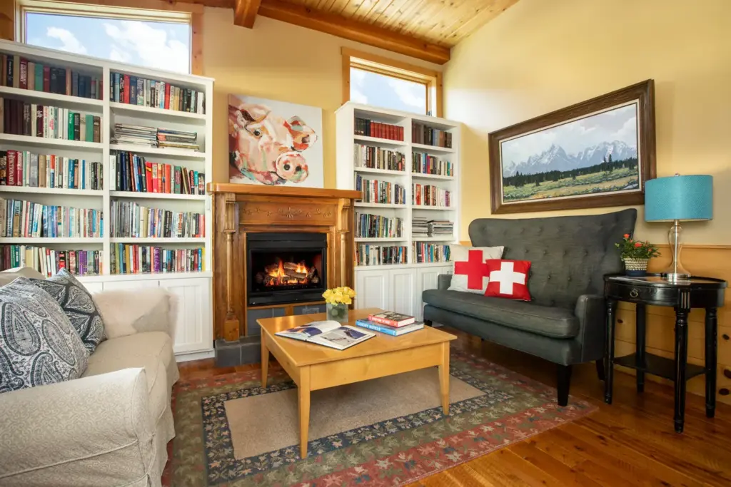 Resorts Near Yellowstone National Park: Alpine House Library