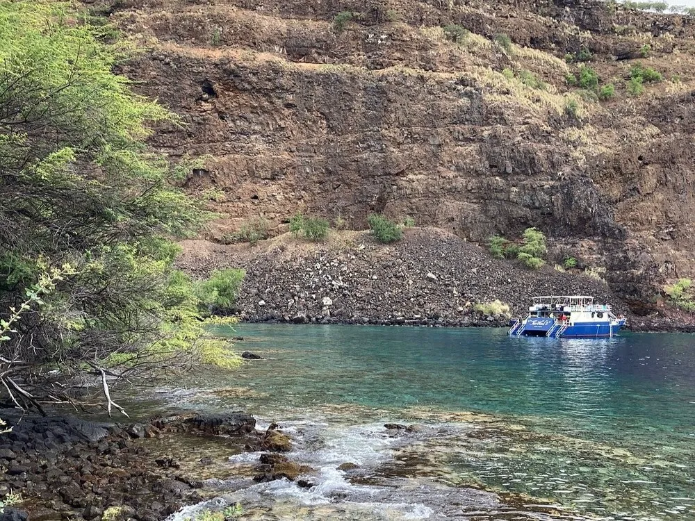 Captain James Cook Monument Water Big Island Historical Site